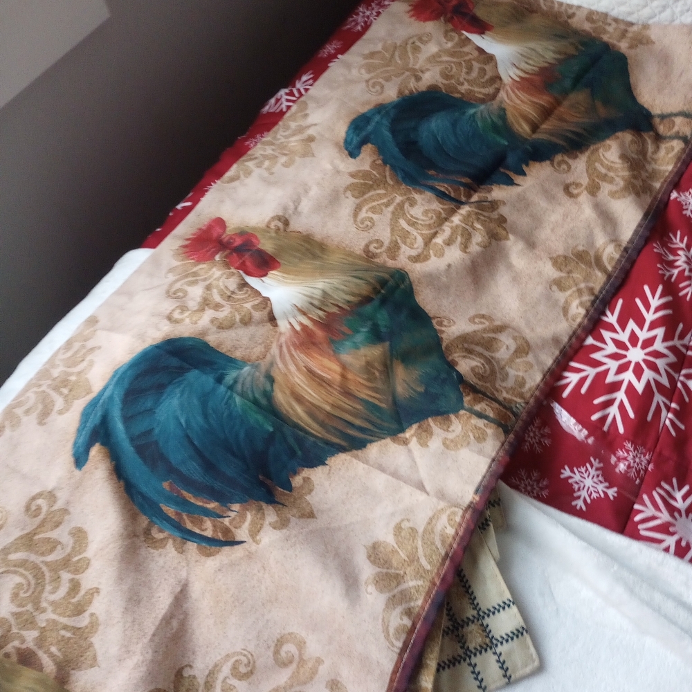 Rooster Print curtain and two placemats - Picture 3 of 5